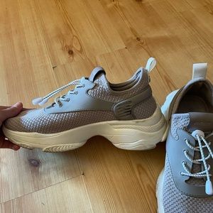 Dnsny light gray sneakers